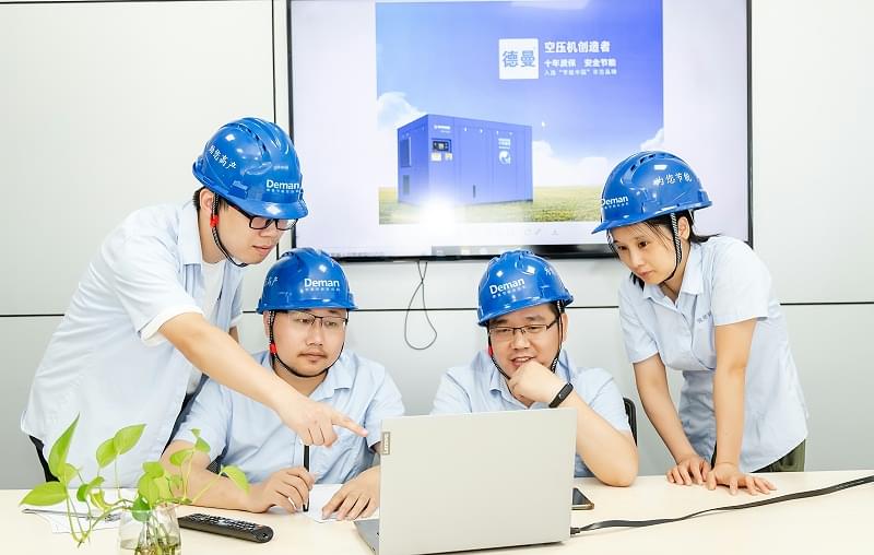 蓝冠注册空压机售后服务团队